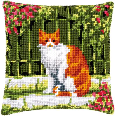 Kit coussin au point de croix (Chat entre fleurs)